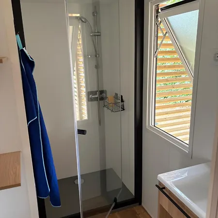 Mobil Neuf 35m2 Clim Fibre Tv 3 A 2 Min 6 Personnes Camping Porto-Vecchio (Corsica)